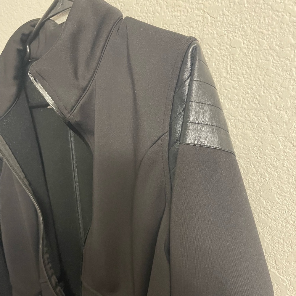 Fabletics Black Jacket - Picture 6 of 7